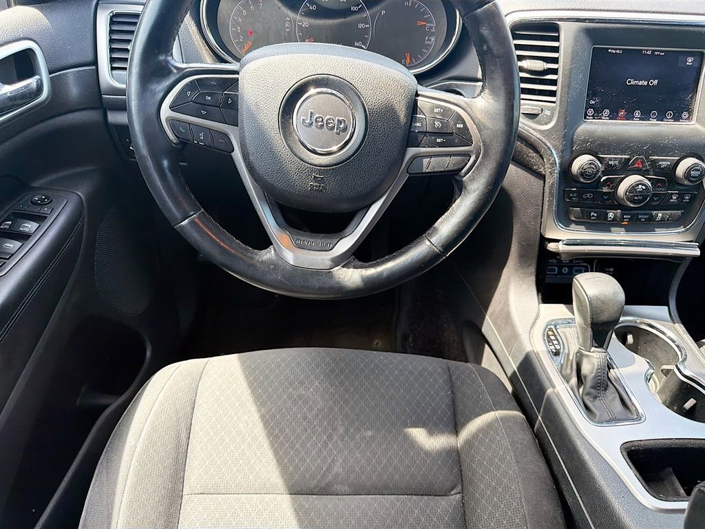 Used 2018 Jeep Grand Cherokee Laredo AWD/4WD image 16