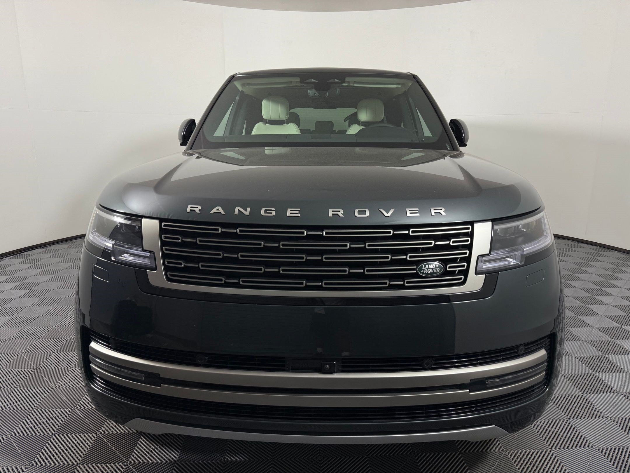 New 2026 Land Rover Range Rover Long Wheelbase SE AWD/4WD image 6