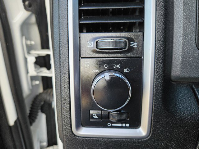 Used 2016 RAM 1500 Classic SLT w/ Luxury Group image 15