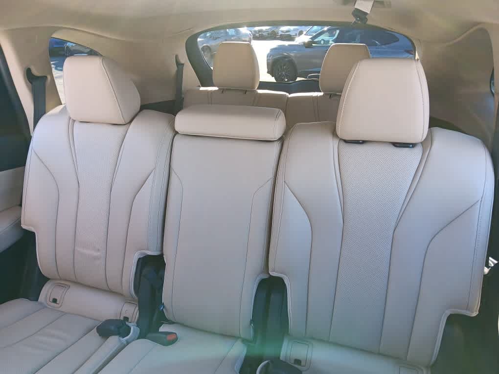 Used 2023 Acura MDX w/ Technology Package AWD/4WD image 16