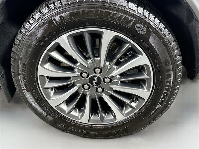 Used 2022 Lincoln Nautilus Reserve image 32