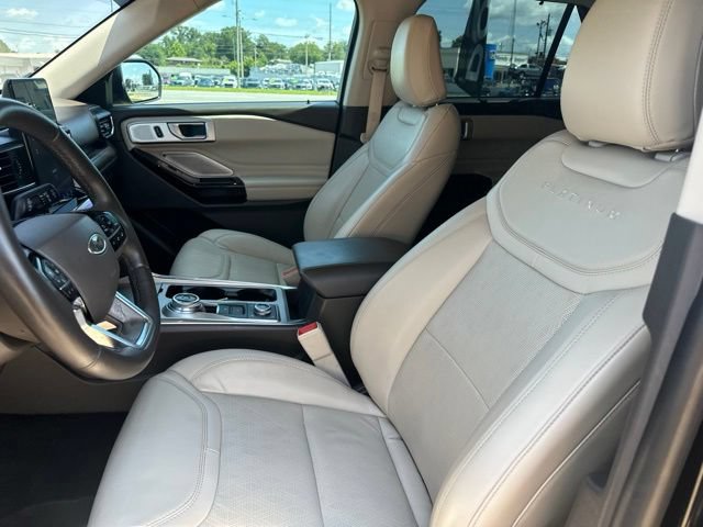 Used 2022 Ford Explorer Platinum w/ Equipment Group 601A AWD/4WD image 10