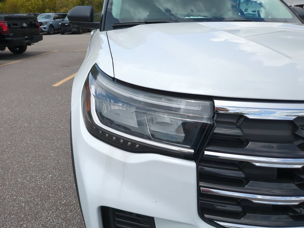 New 2026 Ford Explorer Active RWD image 9