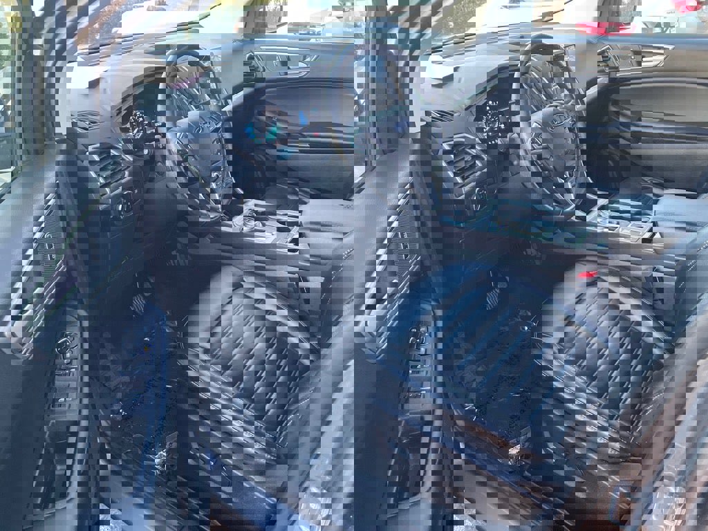 Used 2024 Ford Edge SEL image 7