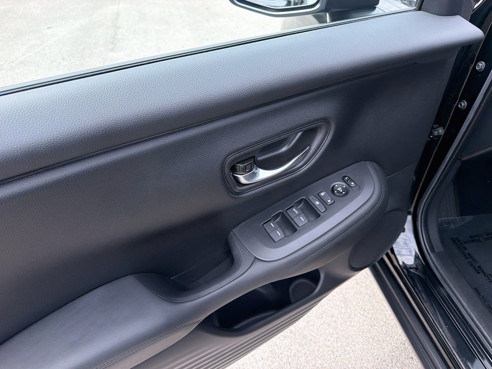 Used 2025 Honda HR-V LX image 17