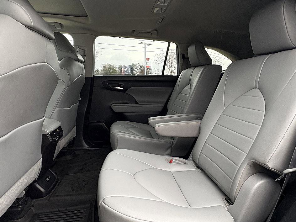Used 2021 Toyota Highlander XLE image 10