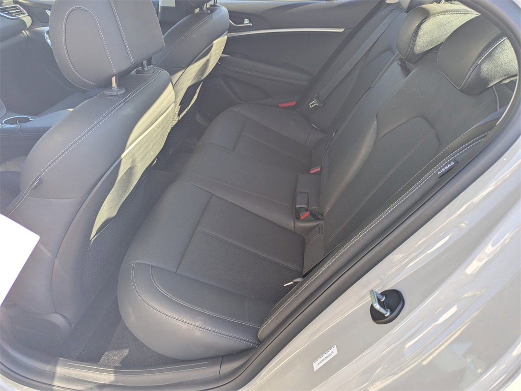 Used 2025 Genesis G70 2.5T image 17