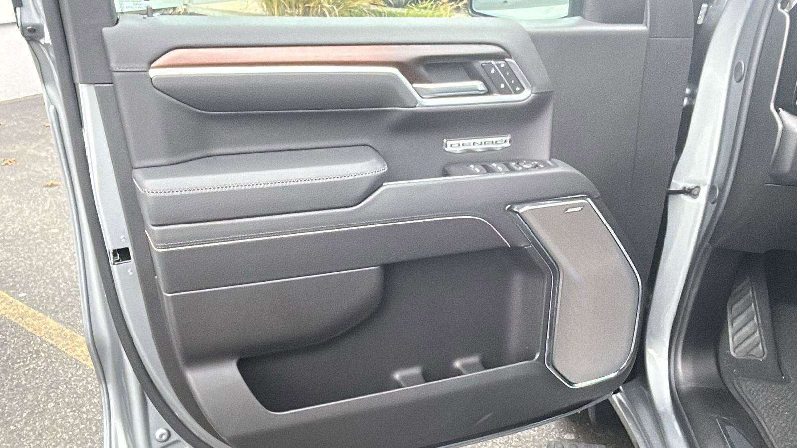 New 2026 GMC Sierra 1500 Denali w/ Denali Reserve Package image 14