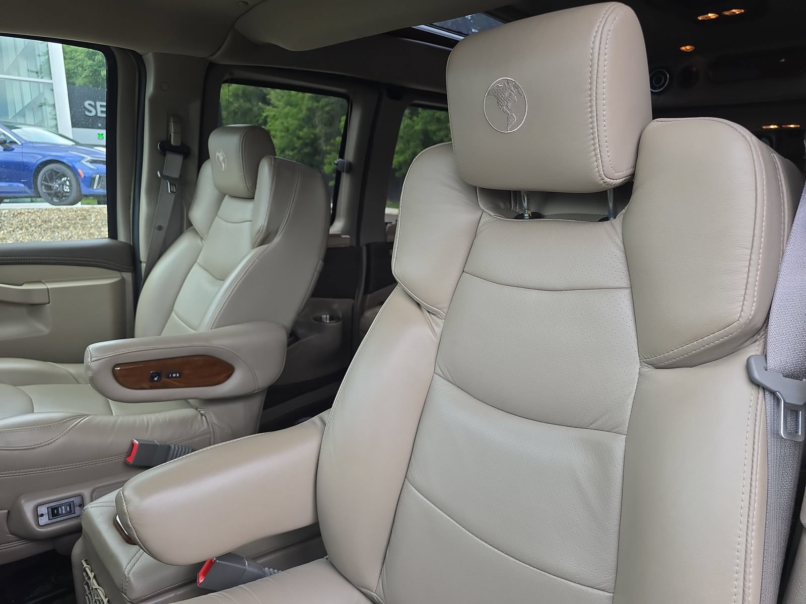 Used 2020 Chevrolet Express 2500 w/ Enhanced Convenience Package RWD image 14