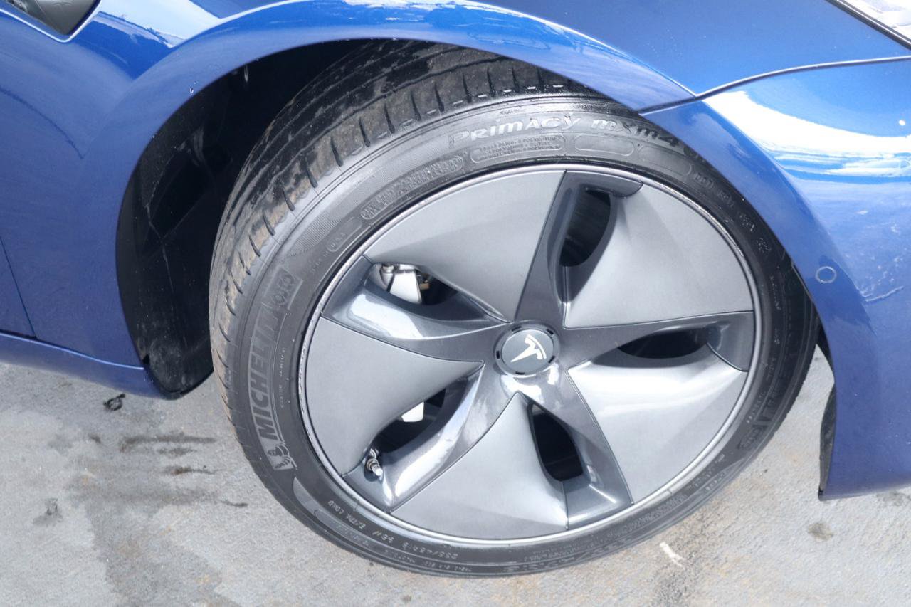 Used 2018 Tesla Model 3 Mid Range RWD image 3