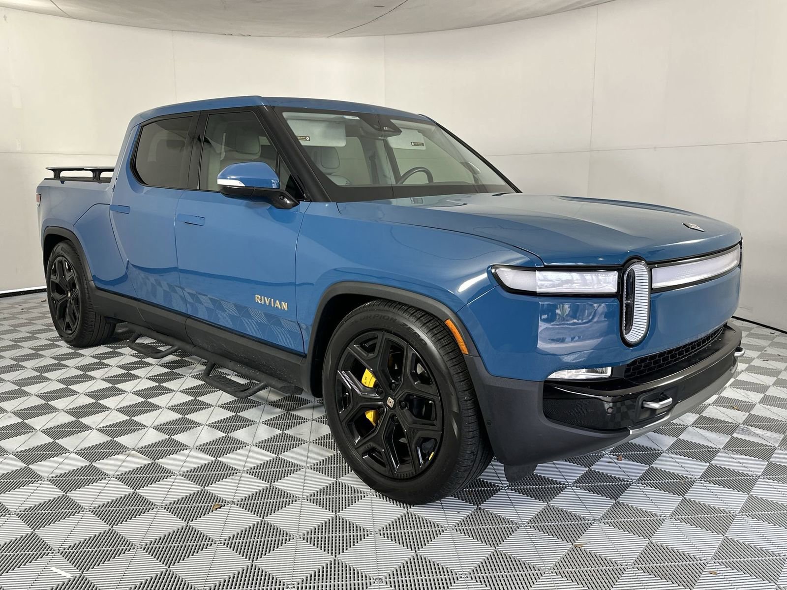 Used 2023 Rivian R1T Adventure AWD/4WD image 2