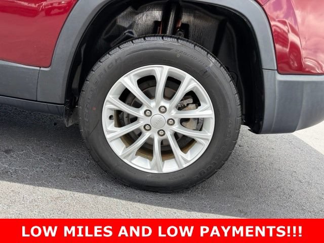 Used 2020 Jeep Cherokee Latitude FWD image 10
