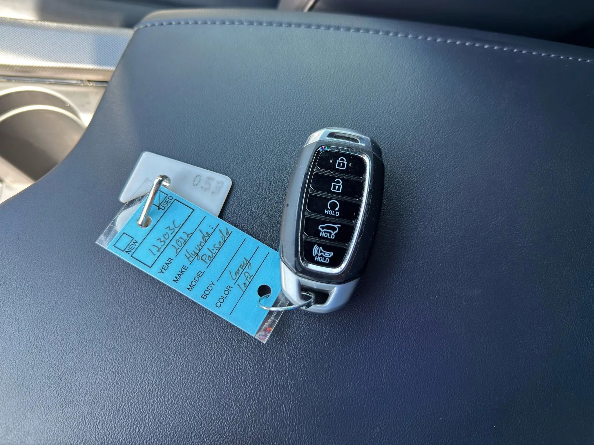 Used 2022 Hyundai Palisade Calligraphy image 2