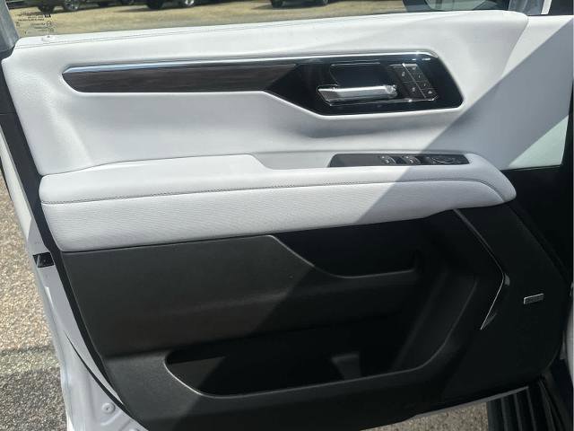 New 2025 Chevrolet Suburban Premier image 24