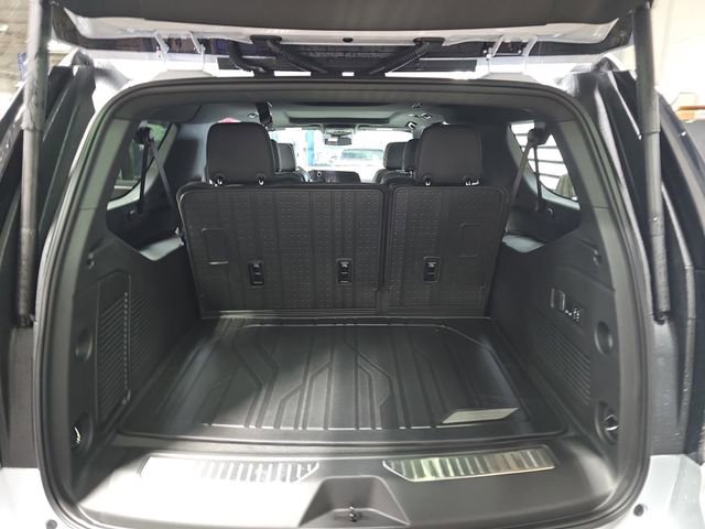 New 2026 Chevrolet Suburban Premier AWD/4WD image 14