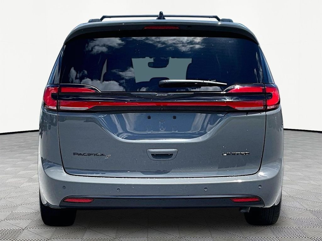 Used 2025 Chrysler Pacifica Limited FWD image 5