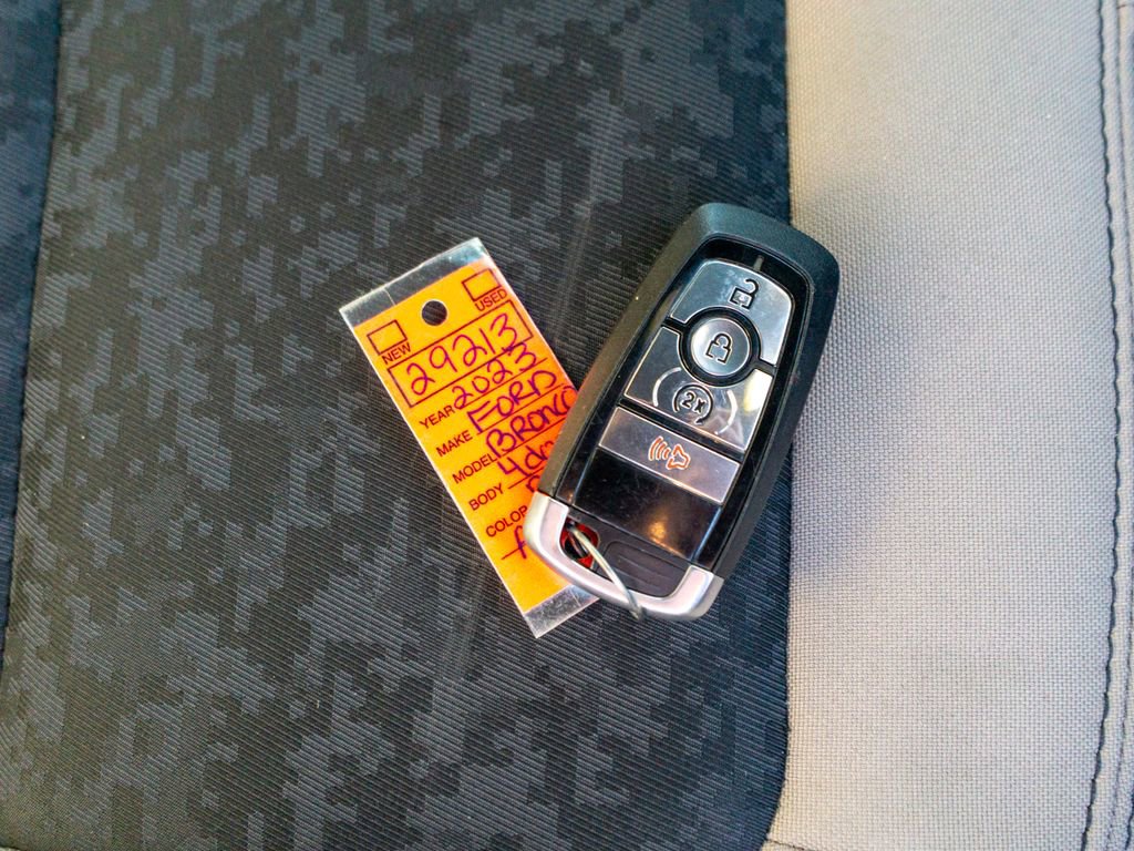 Used 2023 Ford Bronco Wildtrak image 35