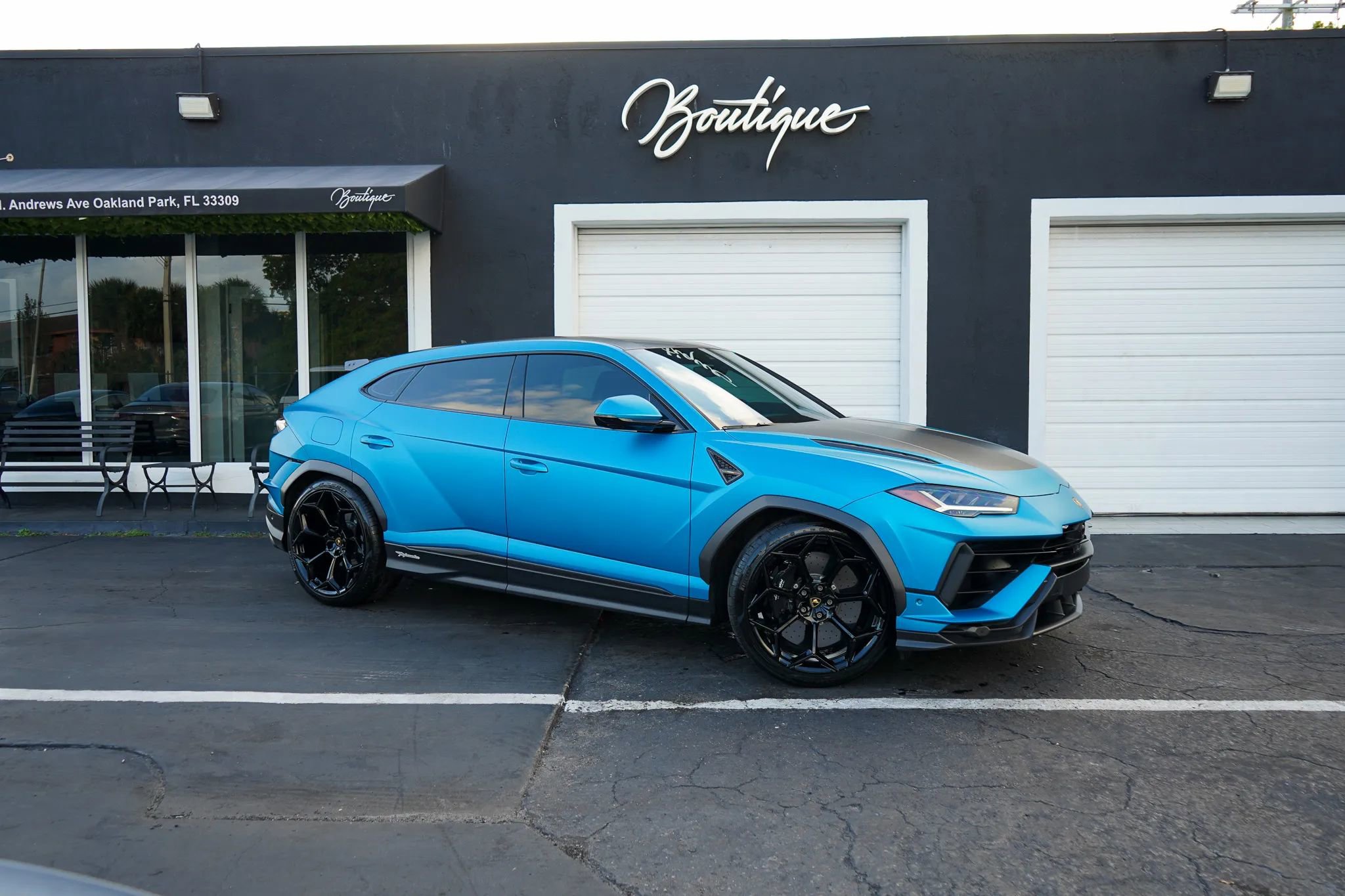 Used 2024 Lamborghini Urus Performante AWD/4WD image 1