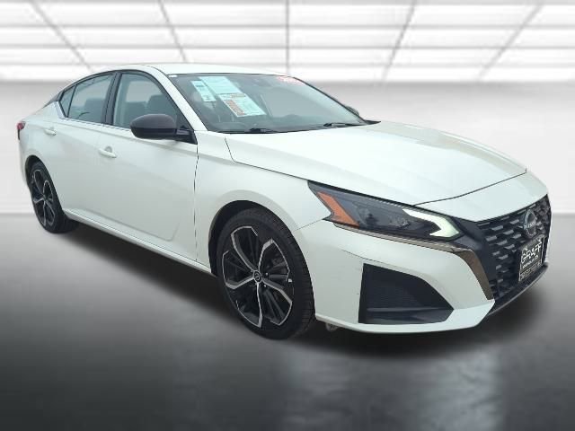 Used 2024 Nissan Altima 2.5 SR image 1