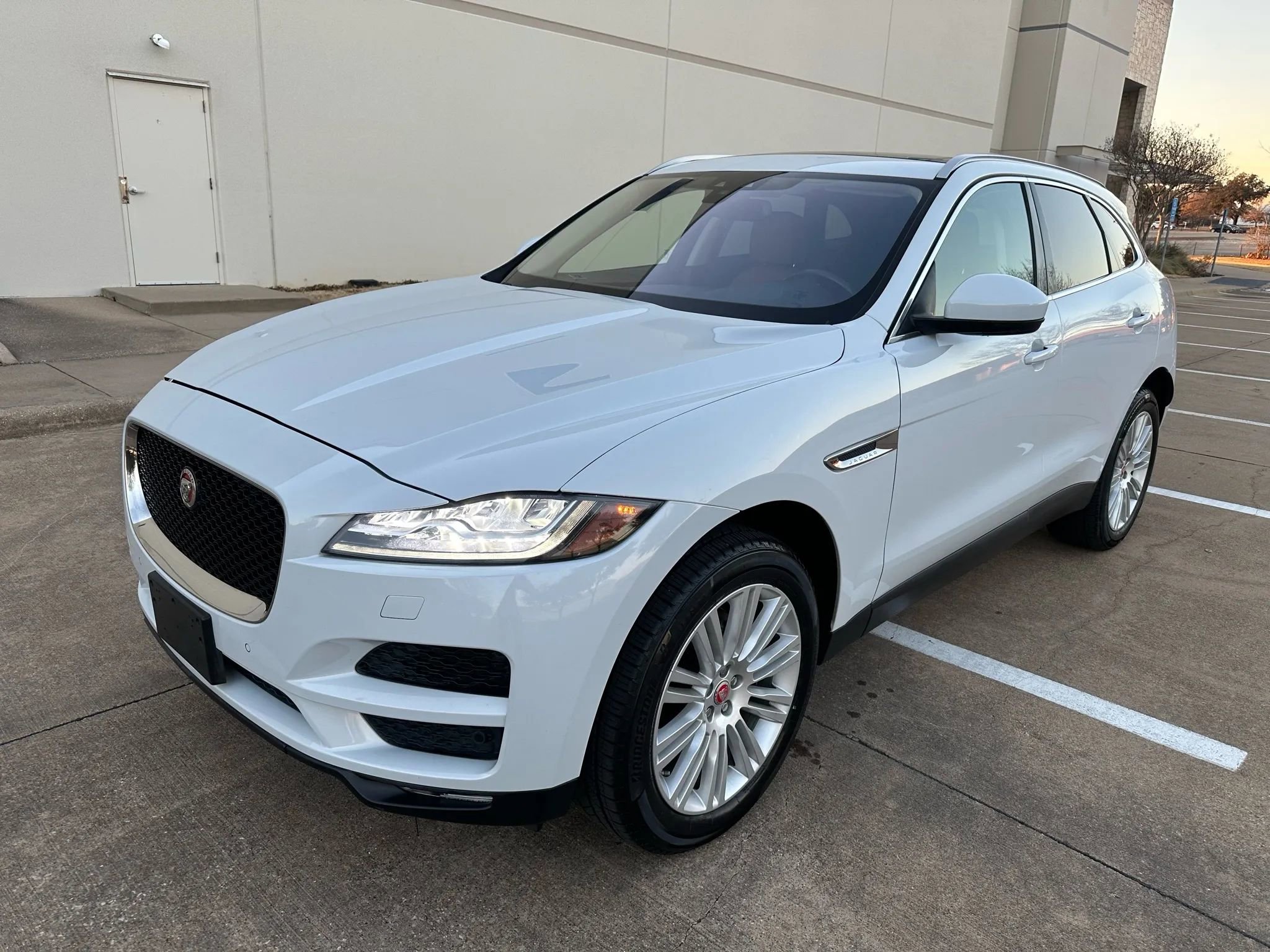 Used 2018 Jaguar F-PACE Portfolio image 1