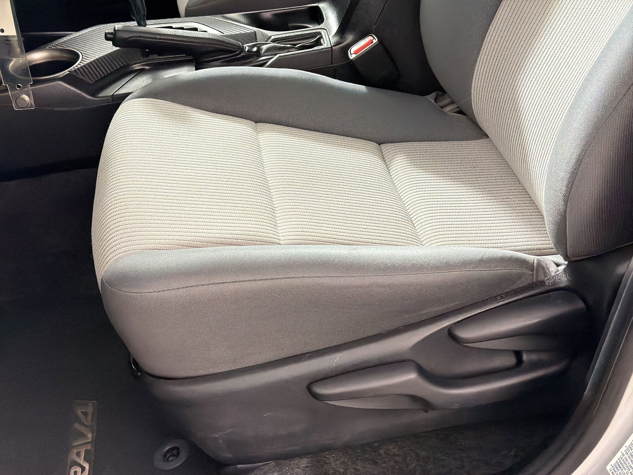 Used 2015 Toyota RAV4 LE image 14