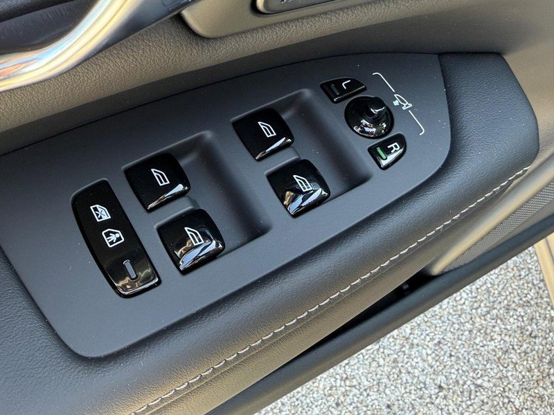 New 2025 Volvo V90 B6 Cross Country Ultra w/ Protection Package Premier image 9