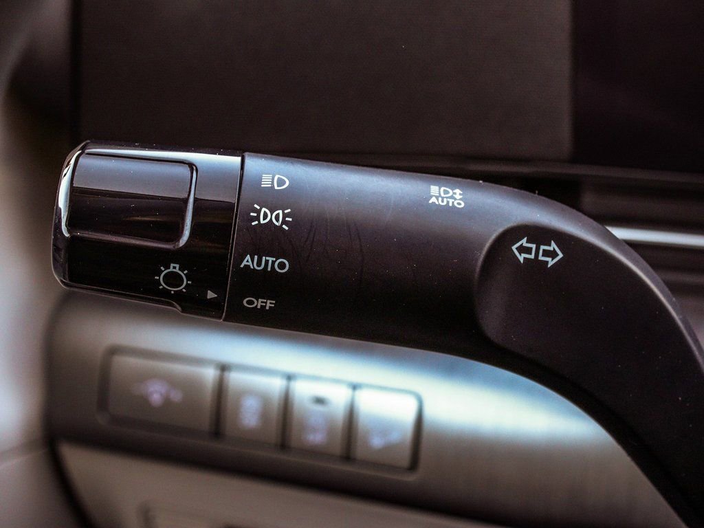 Used 2024 Hyundai Kona SE image 25