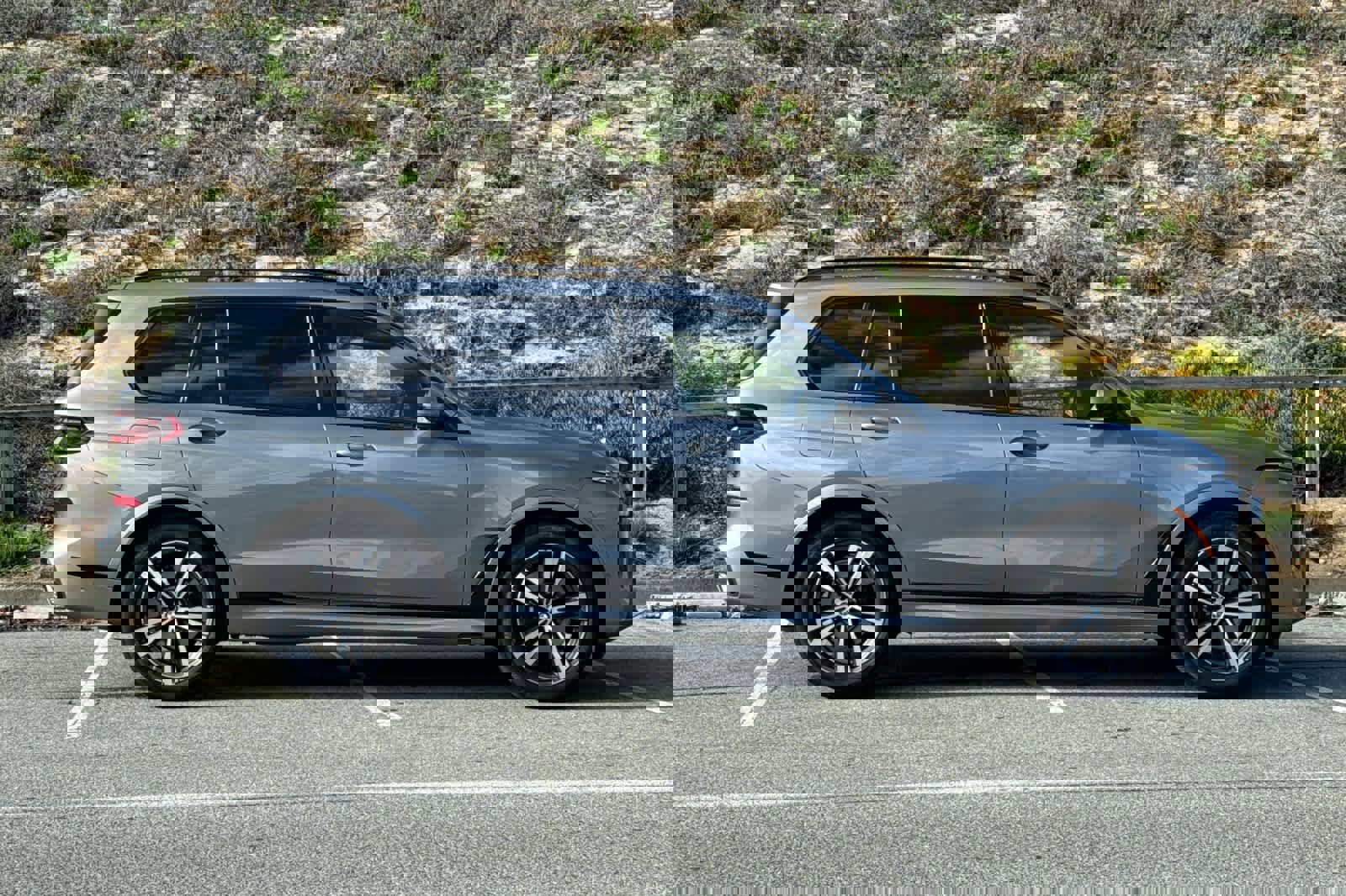 Used 2024 BMW X7 xDrive40i w/ M Sport Package image 6