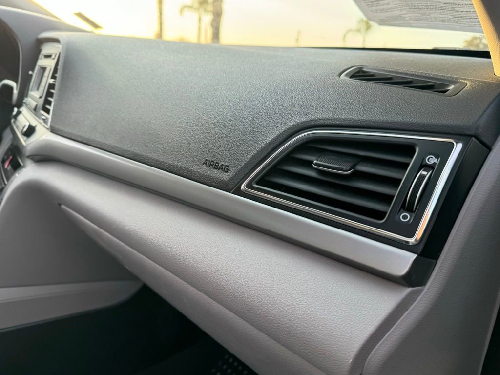 Used 2017 Hyundai Elantra SE image 24