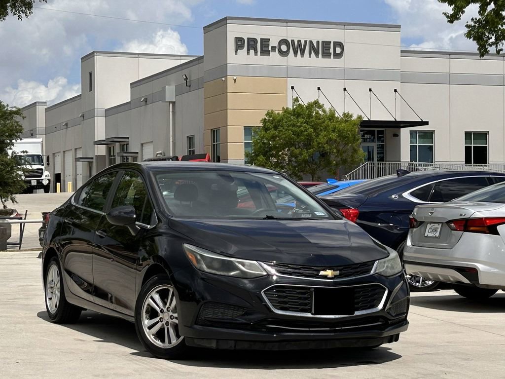 Used 2017 Chevrolet Cruze LT w/ Sun And Sound Package FWD image 2