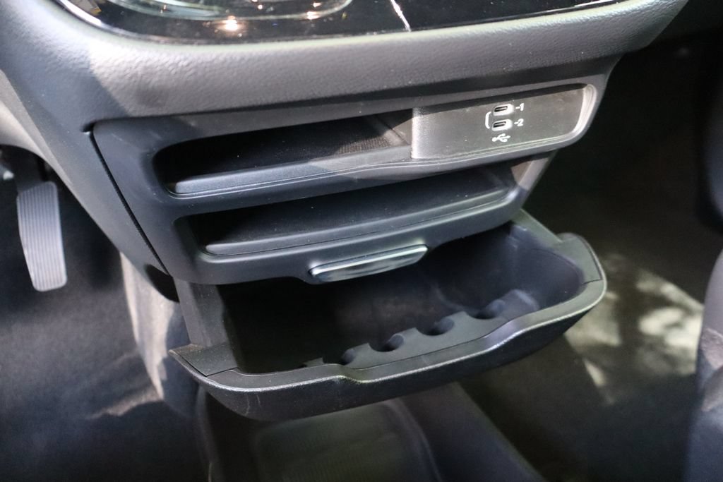 Used 2026 Chrysler Pacifica Select FWD image 24