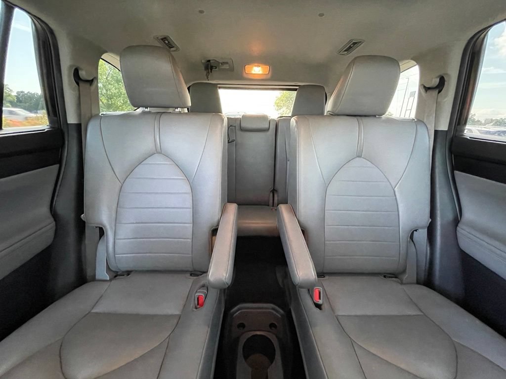 Used 2021 Toyota Highlander XLE FWD image 31