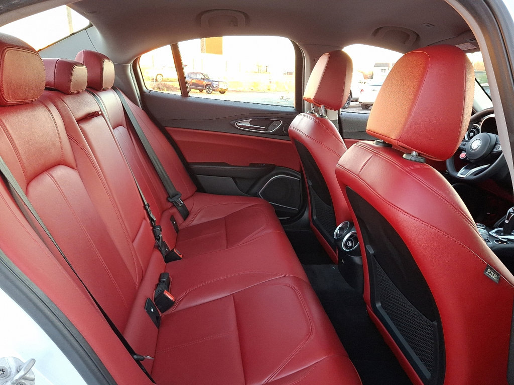 Used 2020 Alfa Romeo Giulia AWD image 15