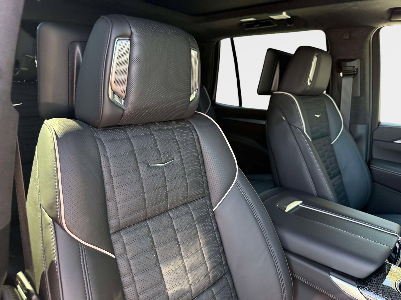 Used 2026 Cadillac Escalade V w/ LPO, ONYX Package image 27