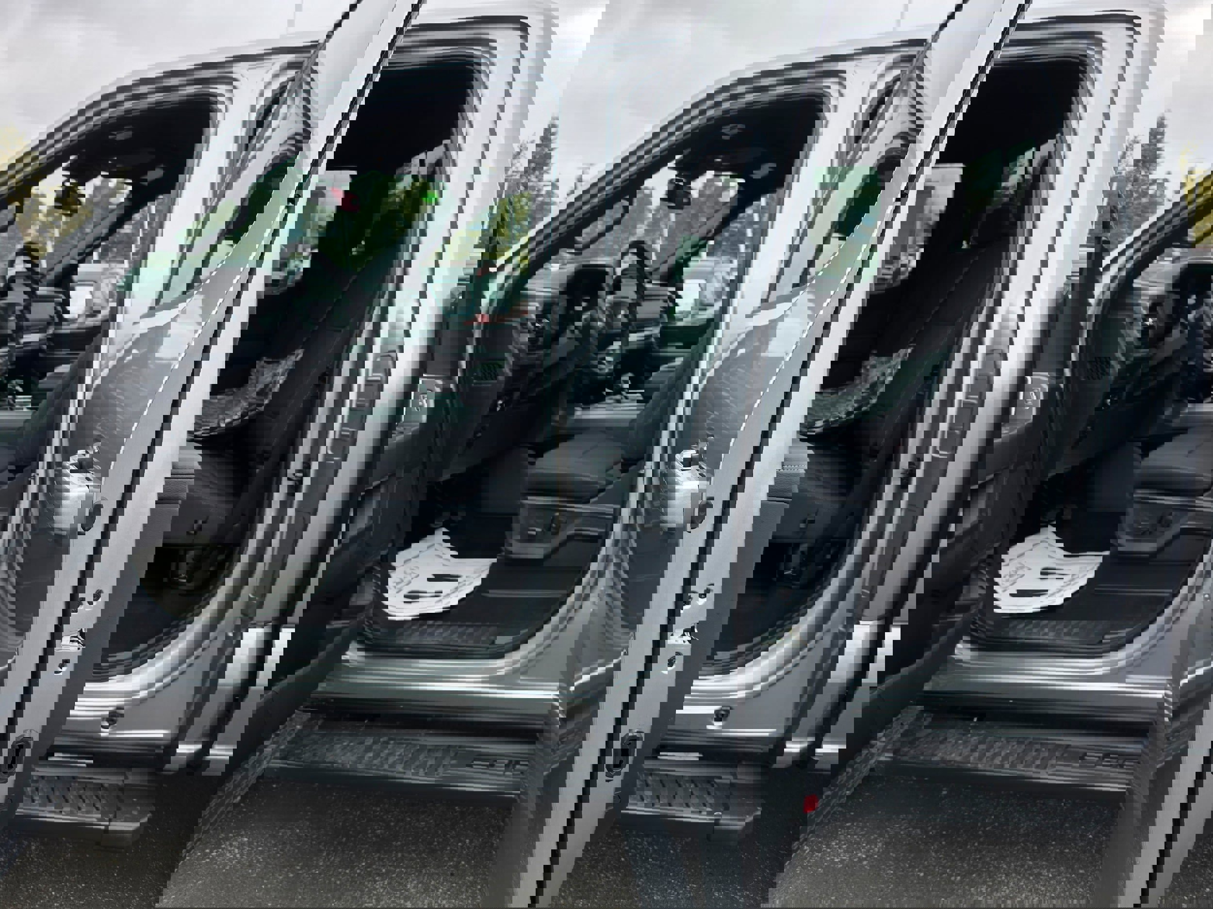 New 2026 Ford F150 XLT w/ Equipment Group 302A MID image 10