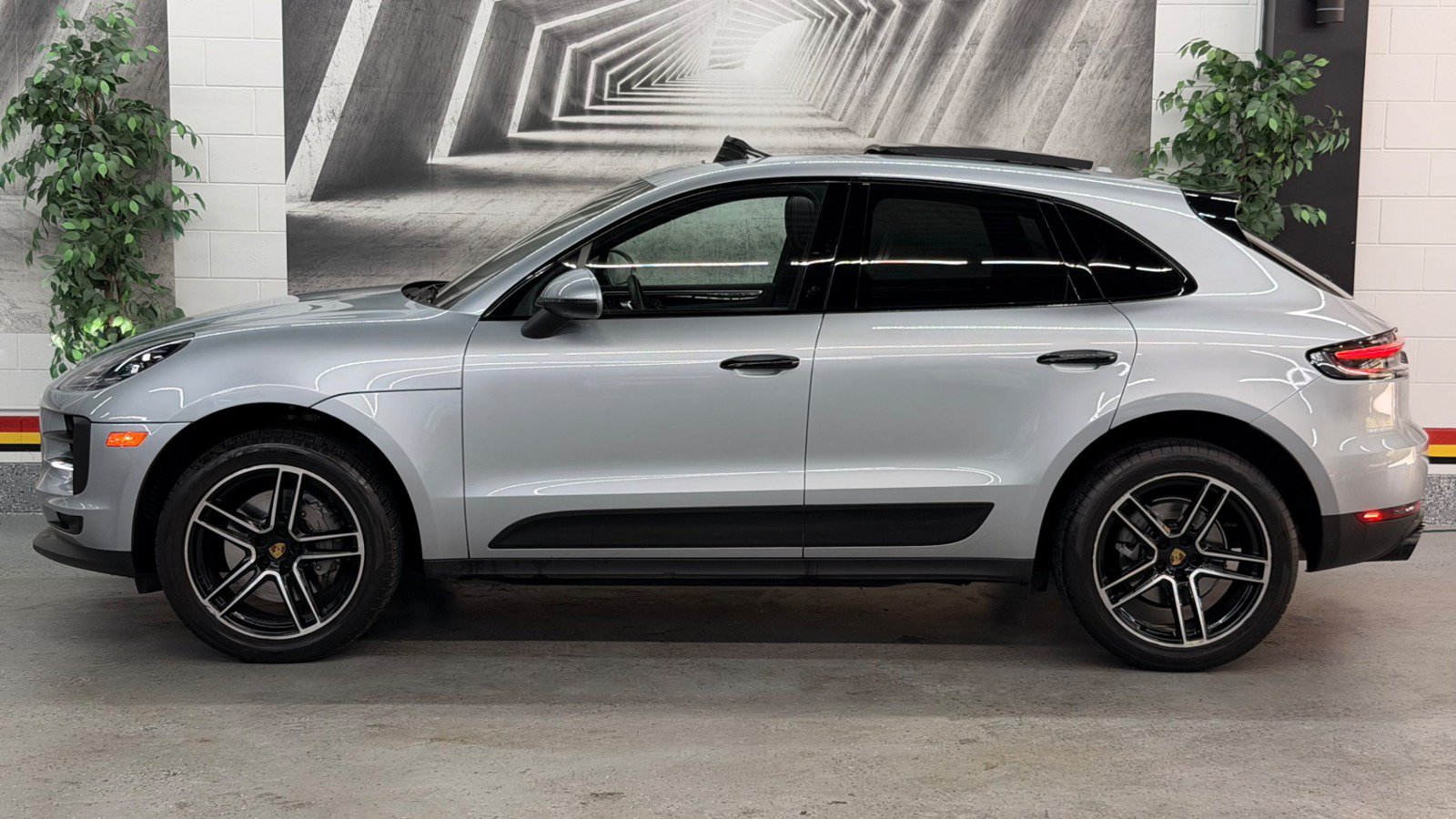 Used 2019 Porsche Macan S w/ Premium Package Plus AWD/4WD image 5