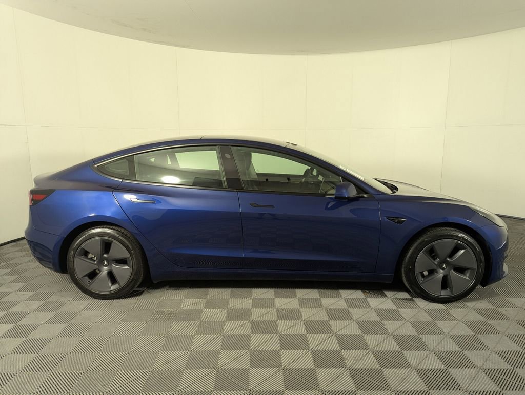 Used 2023 Tesla Model 3 Standard Range image 4