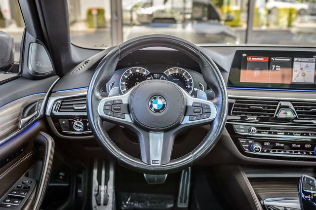 Used 2018 BMW 540i w/ M Sport Package RWD image 29