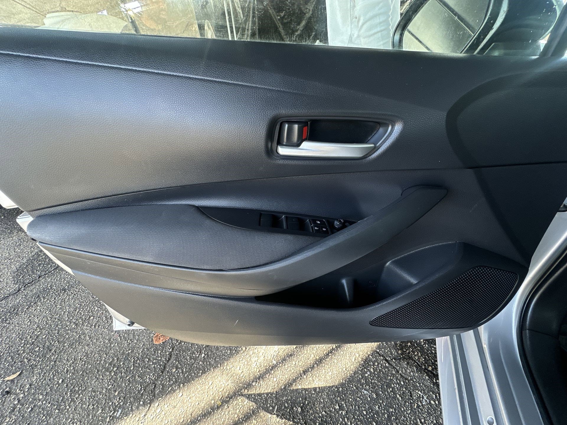 Used 2020 Toyota Corolla LE image 32