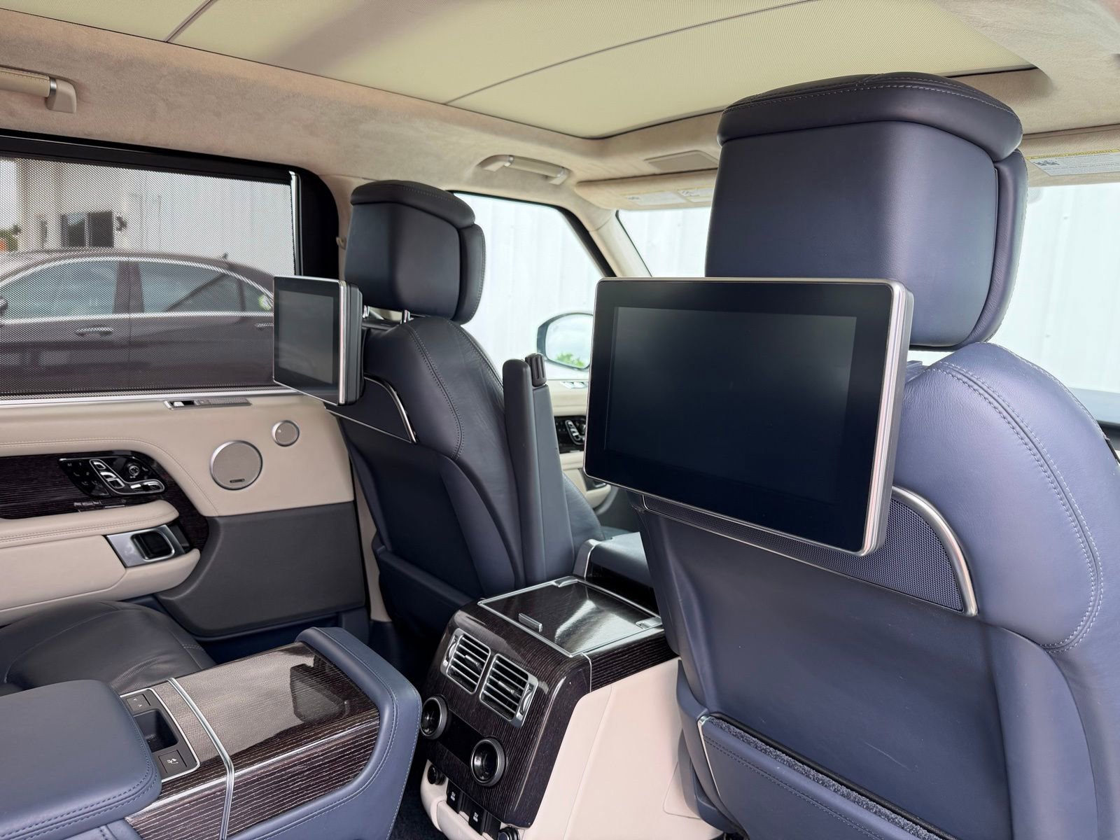 Used 2019 Land Rover Range Rover Long Wheelbase Autobiography AWD/4WD image 18