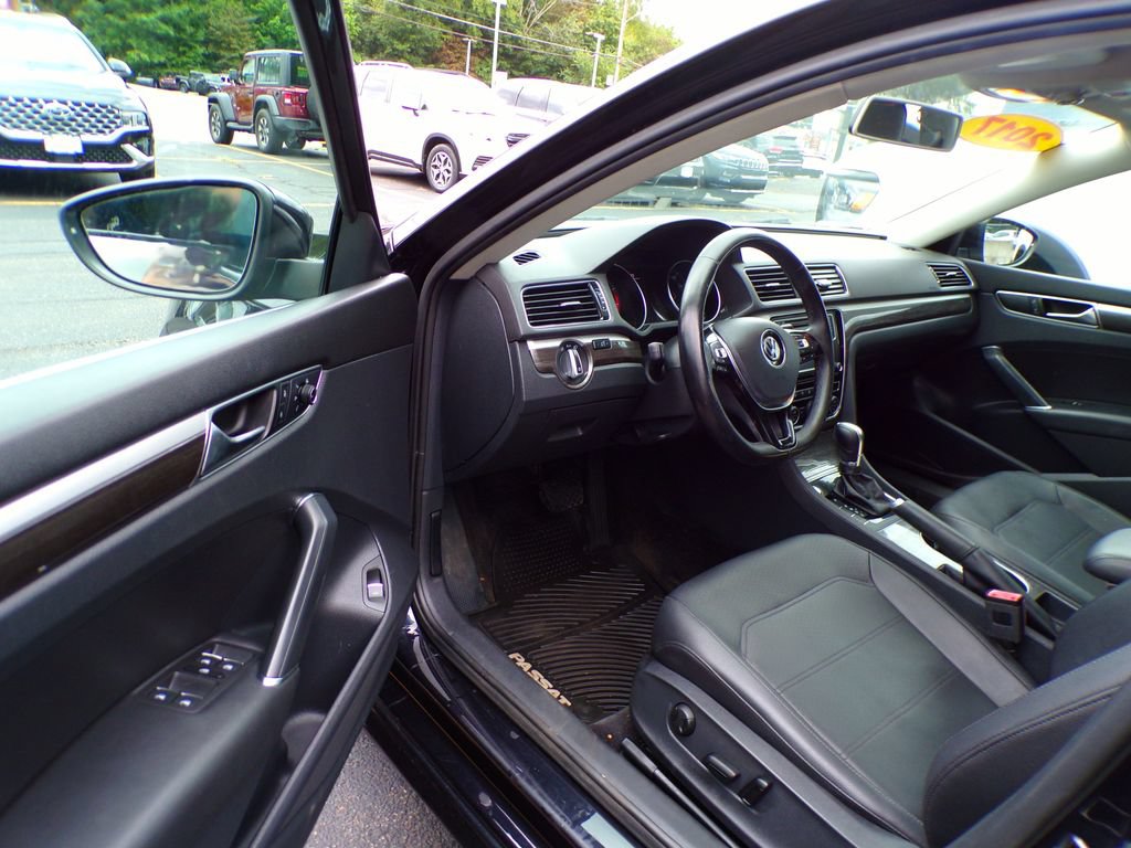 Used 2017 Volkswagen Passat 1.8T SE FWD image 14