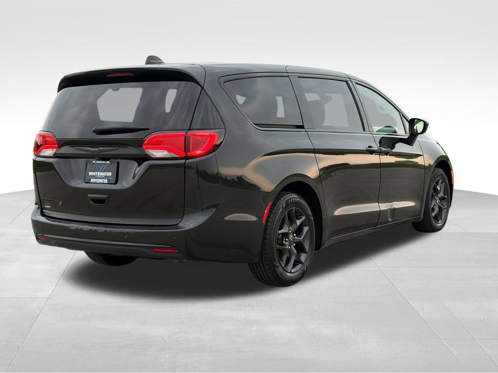 Used 2019 Chrysler Pacifica Touring Plus w/ S Appearance Package FWD image 22