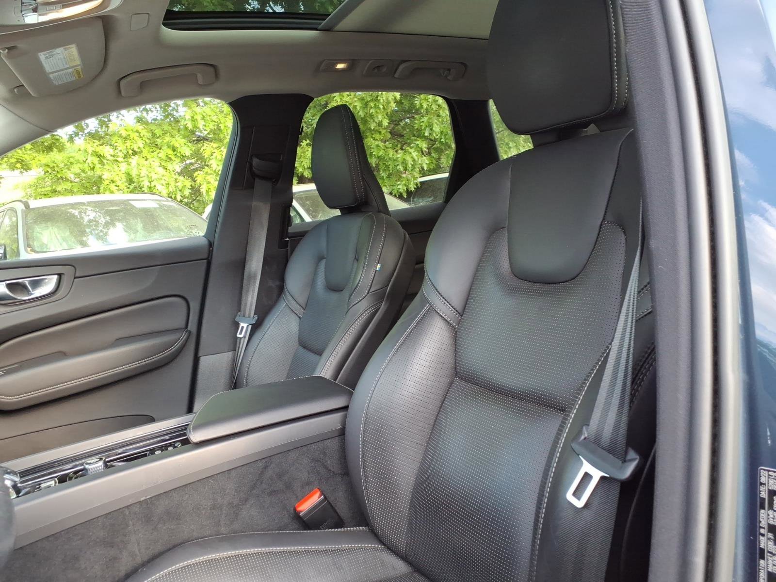 Certified 2023 Volvo XC60 B5 Ultimate w/ Climate Package FWD image 19