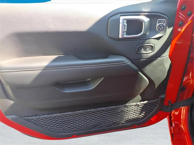 Used 2023 Jeep Wrangler Sahara image 12