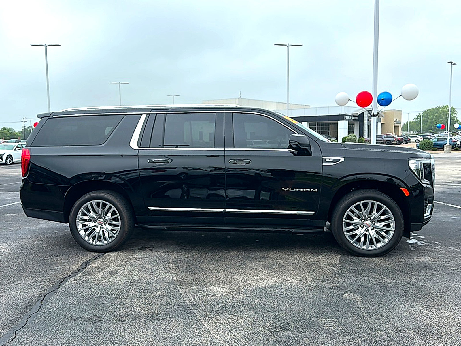 Used 2023 GMC Yukon XL SLT w/ SLT Premium Package AWD/4WD image 9