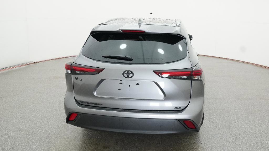 New 2025 Toyota Highlander XLE image 10