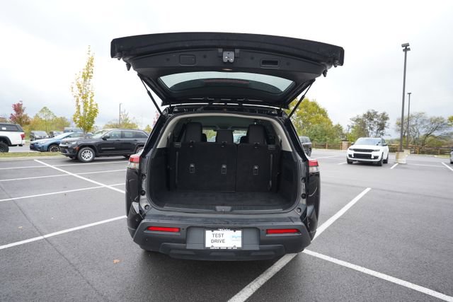 Used 2023 Nissan Pathfinder SV image 17