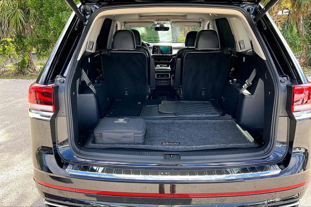 Certified 2024 Volkswagen Atlas SEL Premium R-Line image 15