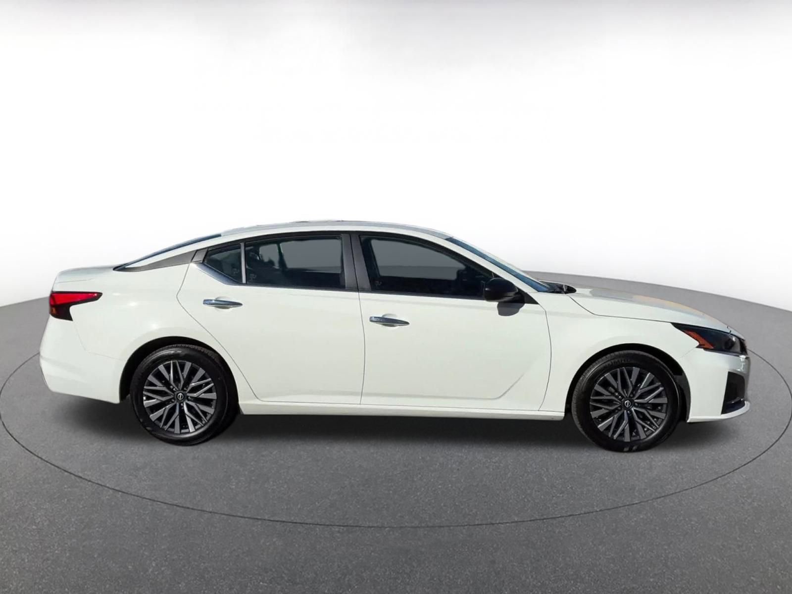 Used 2025 Nissan Altima 2.5 SV image 16