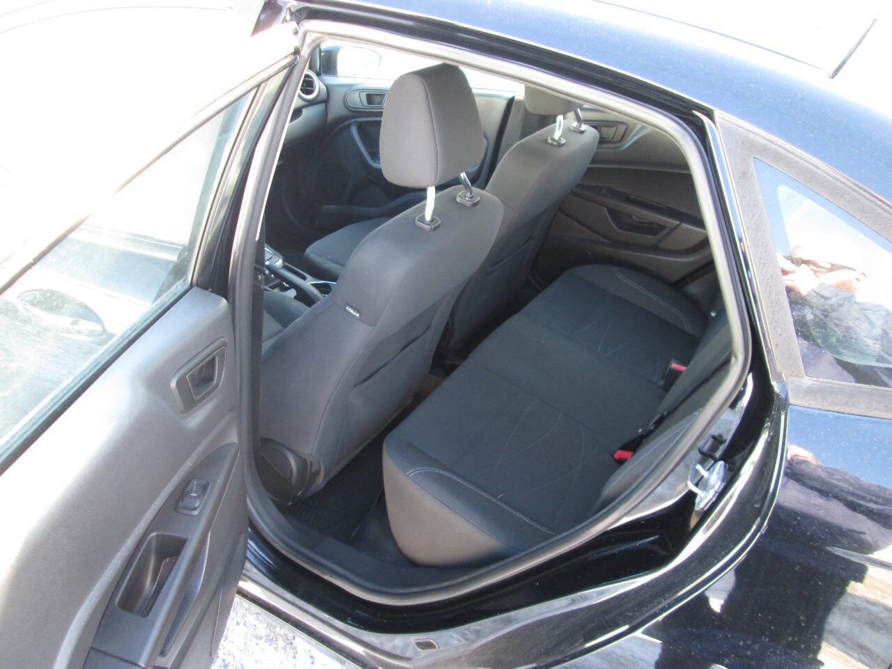 Used 2017 Ford Fiesta SE image 14